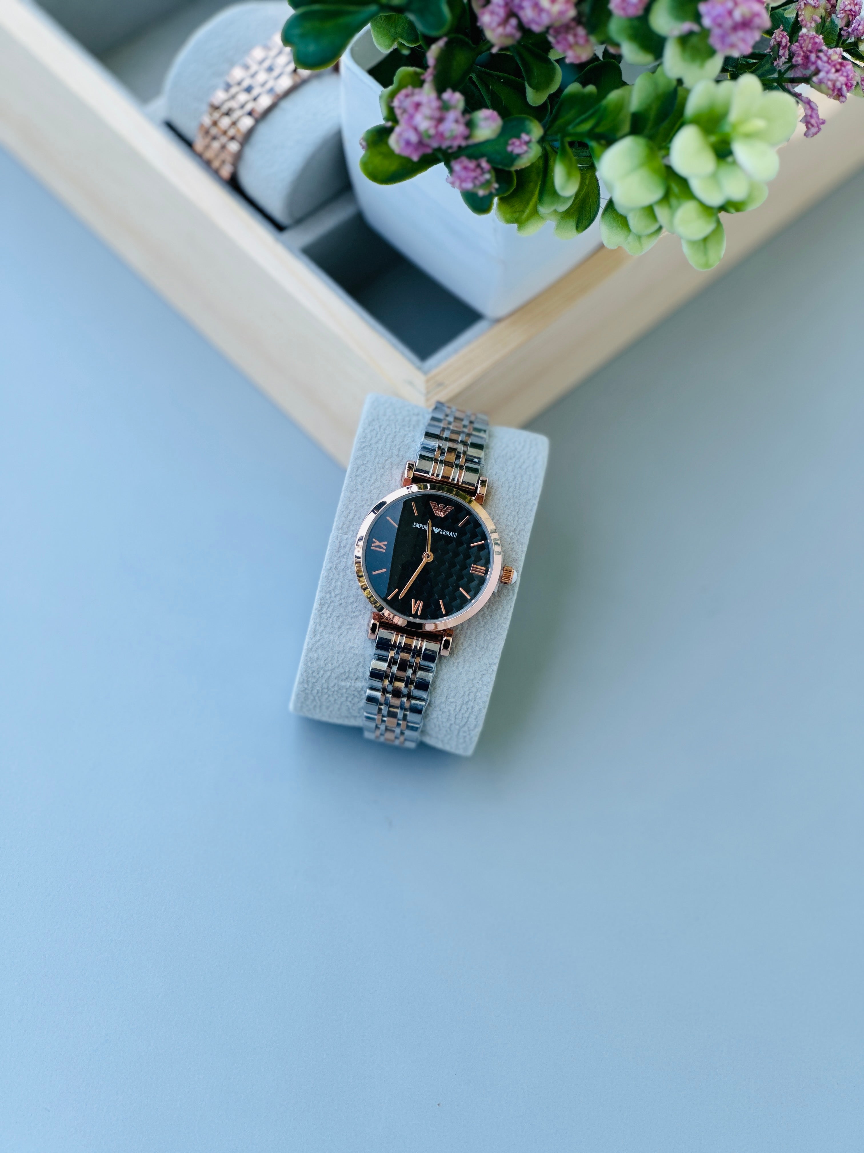 Ladies' analog watch