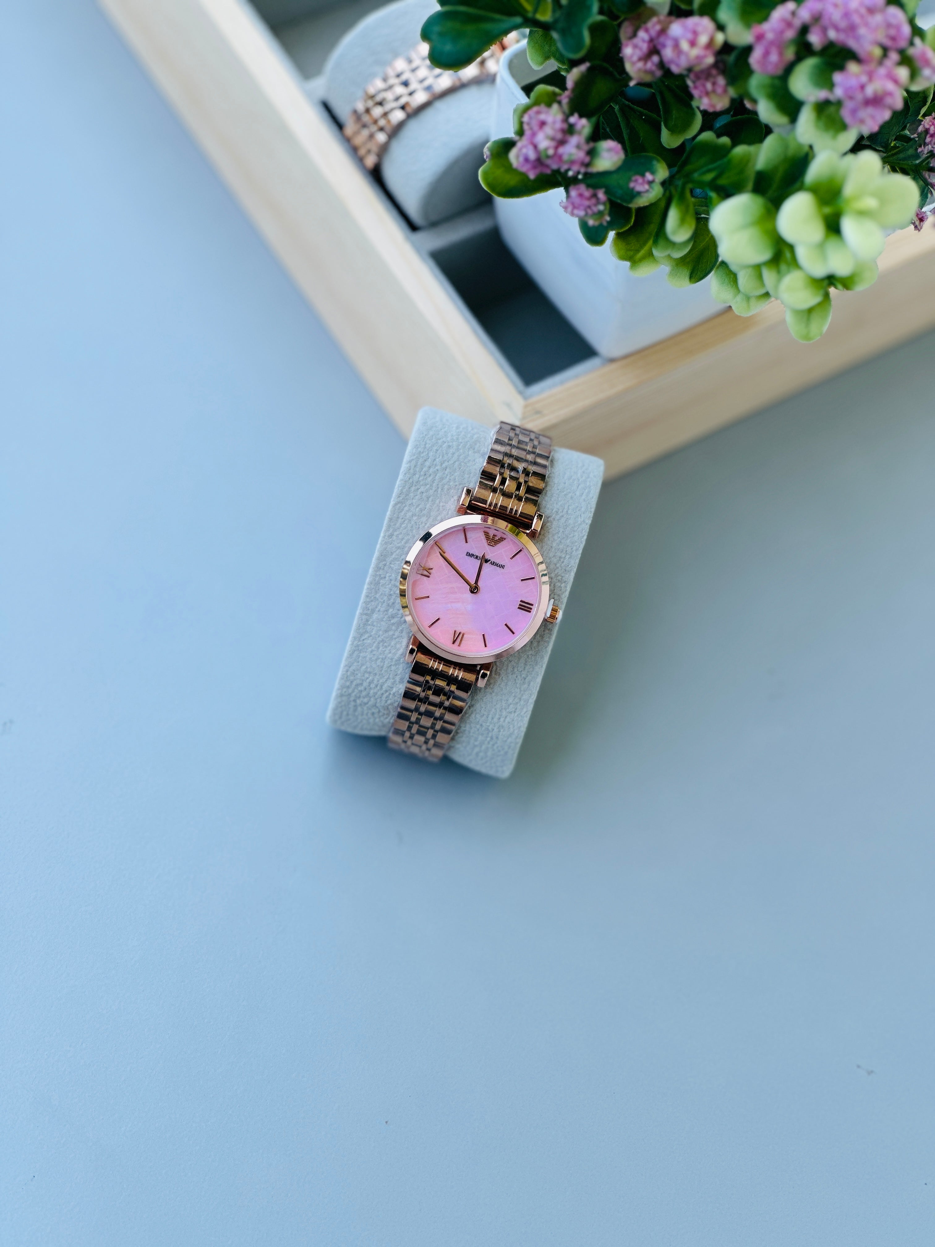Ladies' analog watch