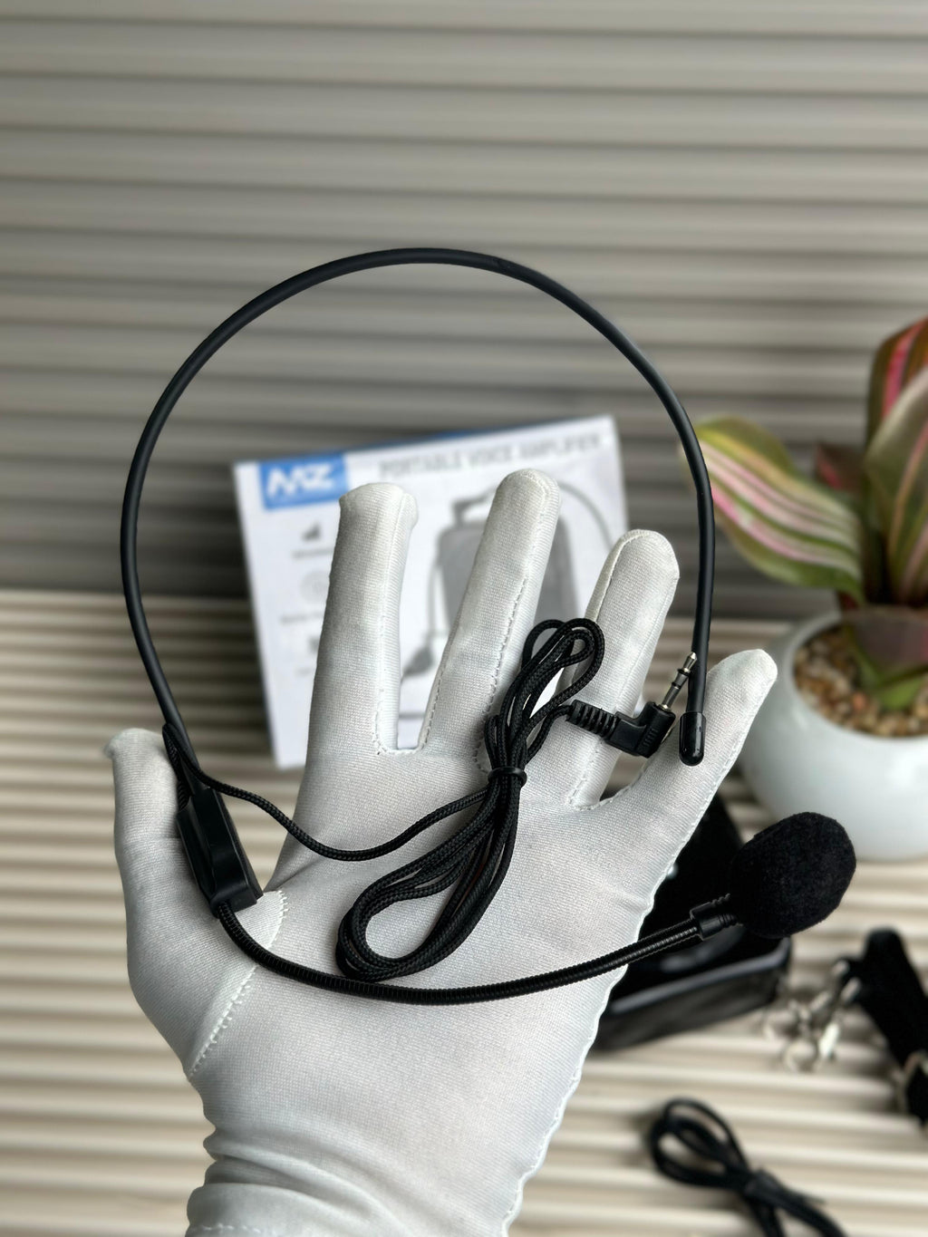 PORTABLE VOICE AMPLIFIER