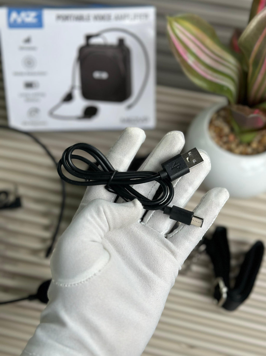 PORTABLE VOICE AMPLIFIER